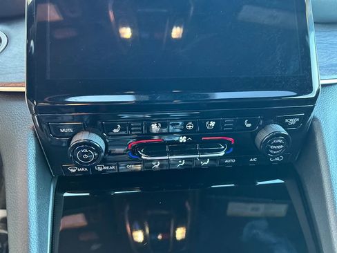 New 2025 Jeep Grand Cherokee L Limited w/ Luxury Tech Group II image 17