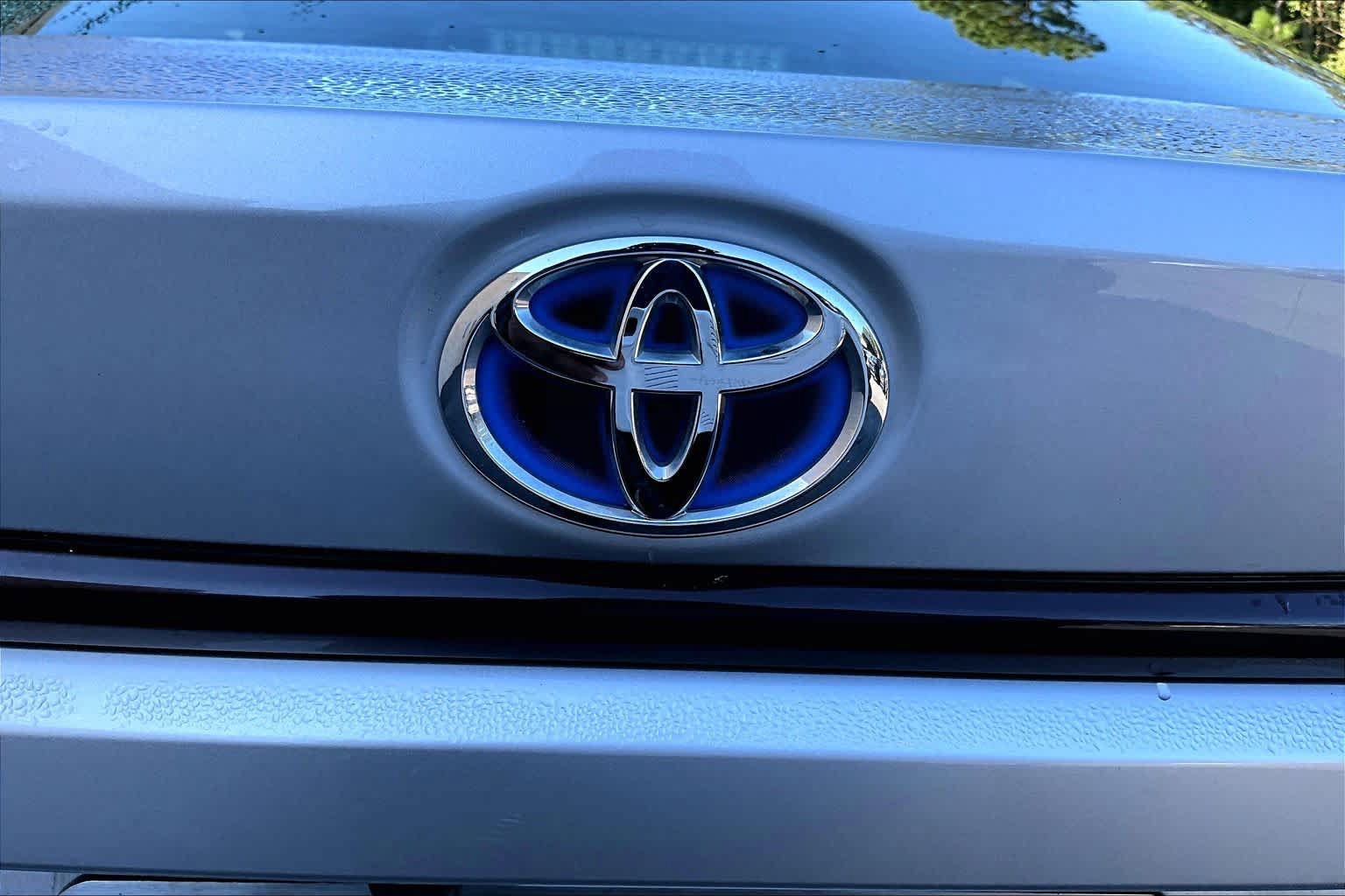 Used 2025 Toyota Corolla LE FWD image 31