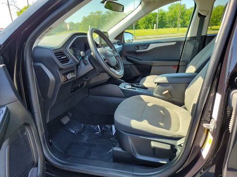 Certified 2022 Ford Escape SE w/ Cold Weather Package AWD/4WD image 8