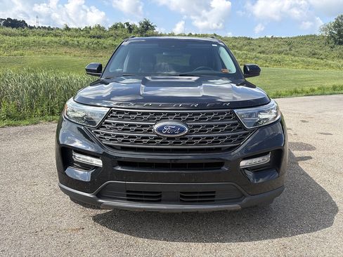 Used 2022 Ford Explorer XLT w/ Equipment Group 202A AWD/4WD image 8