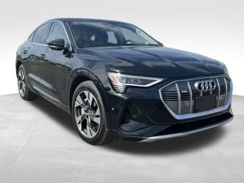 Used 2021 Audi e-tron Prestige w/ Prestige Package image 2