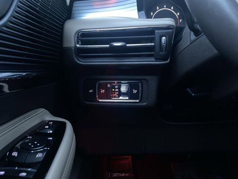 Used 2021 Lincoln Corsair AWD w/ Premium Package image 10