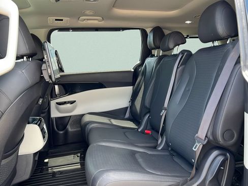 Used 2023 Kia Carnival SX Prestige FWD image 13
