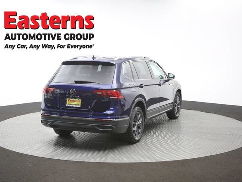 Used 2022 Volkswagen Tiguan SE w/ Panoramic Sunroof Package AWD/4WD image 40