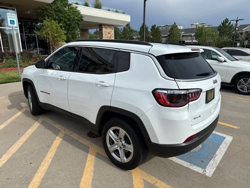 Used 2024 Jeep Compass Latitude w/ Sun and Sound Group AWD/4WD image 4