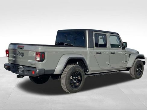 Used 2021 Jeep Gladiator Sport image 7