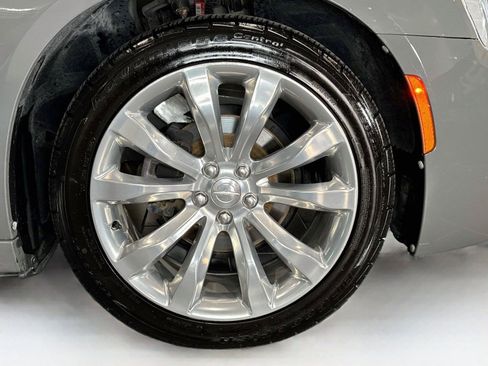Used 2019 Chrysler 300 Touring w/ Chrome Appearance Package RWD image 34
