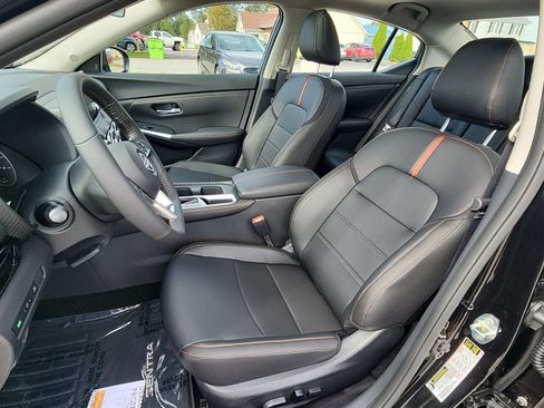 Used 2025 Nissan Sentra SR w/ SR Premium Package FWD image 10