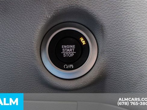 Used 2023 Chrysler Pacifica Touring-L image 30