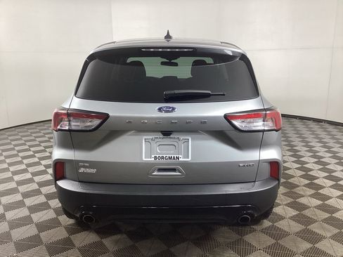 Used 2022 Ford Escape SE w/ SE Sport Appearance Package image 3