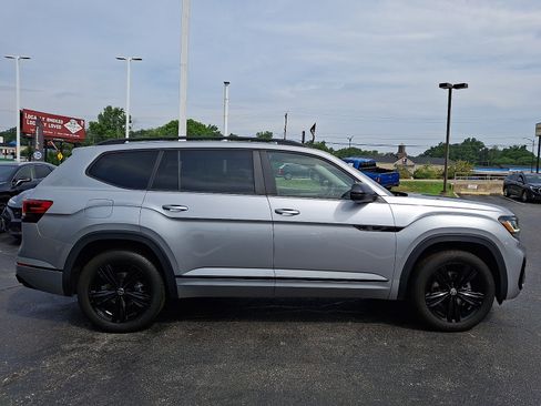 Certified 2023 Volkswagen Atlas SEL R-Line AWD/4WD image 7