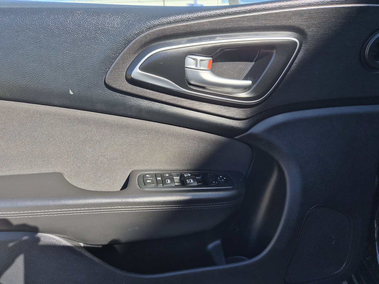 Used 2016 Chrysler 200 Limited w/ Convenience Group FWD image 15