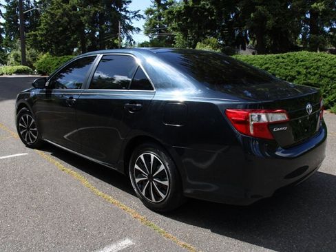 Used 2014 Toyota Camry LE FWD image 4