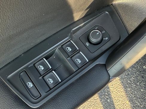 Used 2020 Volkswagen Tiguan SEL w/ Tiguan Three-Row MDO Package image 14