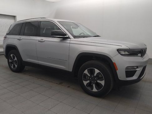 Used 2022 Jeep Grand Cherokee Limited 4xe w/ Luxury Tech Group II AWD/4WD image 11