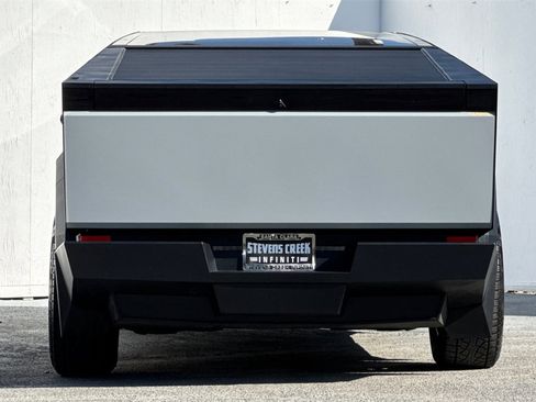 Used 2024 Tesla Cybertruck AWD Crew Cab image 4