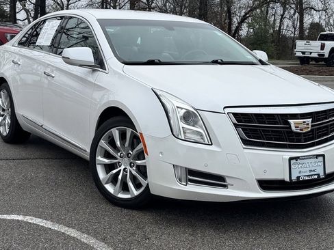Used 2017 Cadillac XTS Luxury image 2