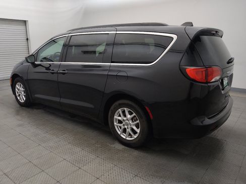 Used 2021 Chrysler Voyager Lxi FWD image 3
