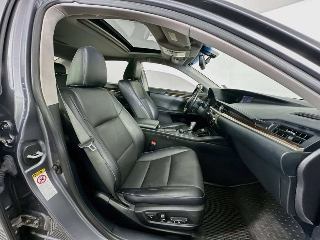 Used 2016 Lexus ES 350 w/ Premium Package w/Wood Trim FWD image 29