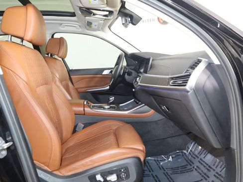 Used 2022 BMW X7 xDrive40i w/ Premium Package AWD/4WD image 16