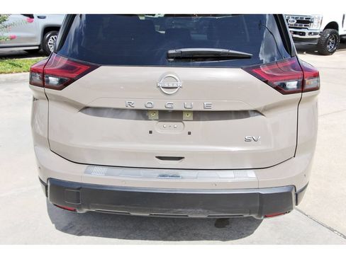 Used 2024 Nissan Rogue SV FWD image 7