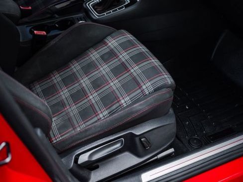 Used 2015 Volkswagen GTI S FWD image 67