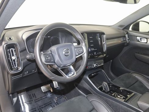 Used 2020 Volvo XC40 T5 R-Design image 25