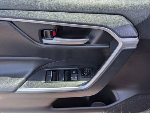 Used 2025 Toyota RAV4 XLE AWD/4WD image 18