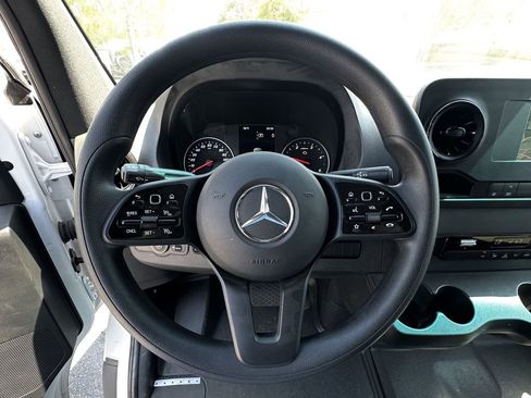 Used 2023 Mercedes-Benz Sprinter 3500 image 22
