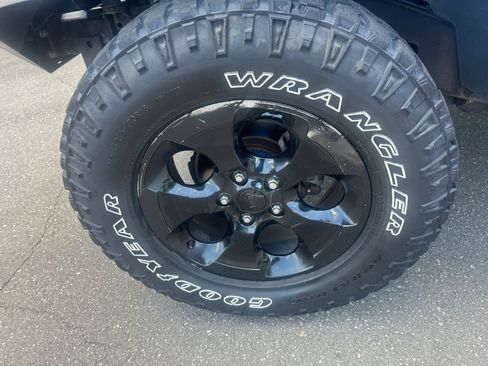 Used 2014 Jeep Wrangler Unlimited Sahara AWD/4WD image 14