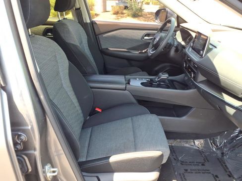 Used 2023 Nissan Rogue SV FWD image 16