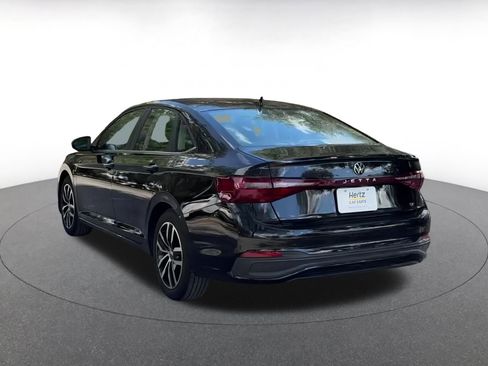 Used 2025 Volkswagen Jetta SE image 11