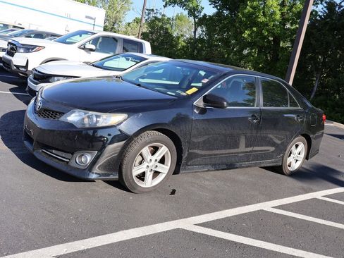 Used 2013 Toyota Camry SE w/ Convenience Pkg FWD image 4