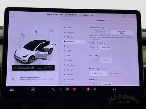 Used 2022 Tesla Model Y Long Range image 10