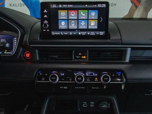 Used 2025 Honda Pilot Elite image 4