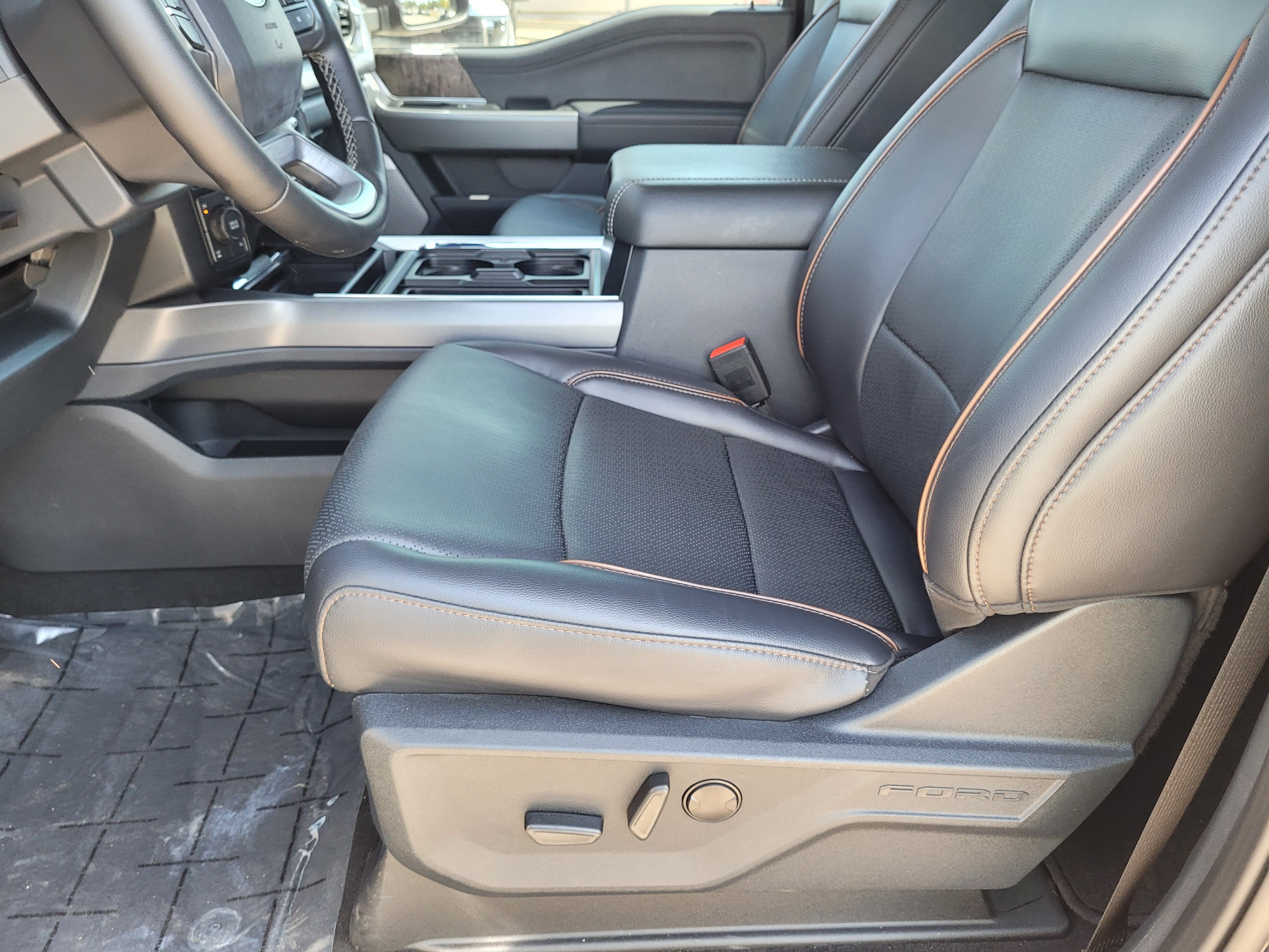 Used 2025 Ford F250 Lariat w/ Lariat Ultimate Package AWD/4WD image 23