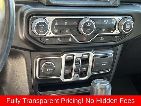 Used 2022 Jeep Wrangler Unlimited Sahara w/ LED Lighting Group AWD/4WD image 30