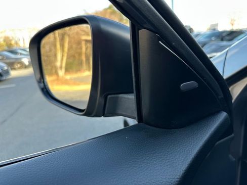 Used 2018 Nissan Rogue SV image 15