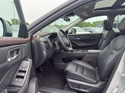 Certified 2023 Nissan Rogue SV w/ SV Premium B Package AWD/4WD image 11