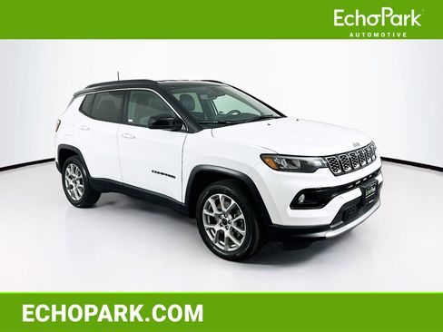 Used 2025 Jeep Compass Limited AWD/4WD image 1