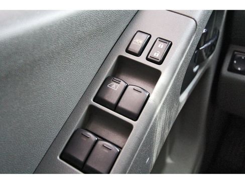 Used 2018 Nissan Frontier SV RWD image 11