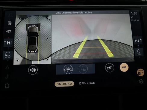 Used 2025 Land Rover Range Rover SE image 25