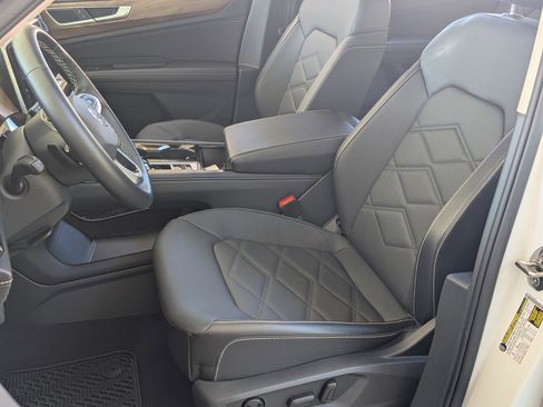 Used 2024 Volkswagen Atlas SE image 16