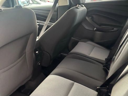 Used 2019 Ford Escape SE image 12