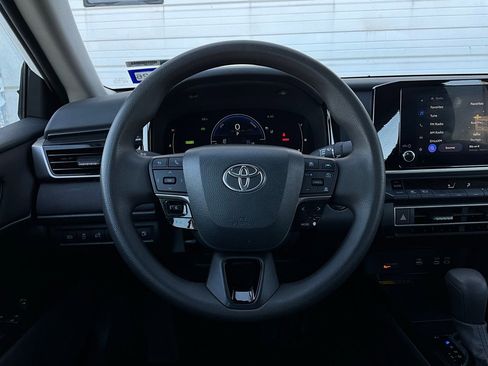 Used 2025 Toyota Camry LE image 31