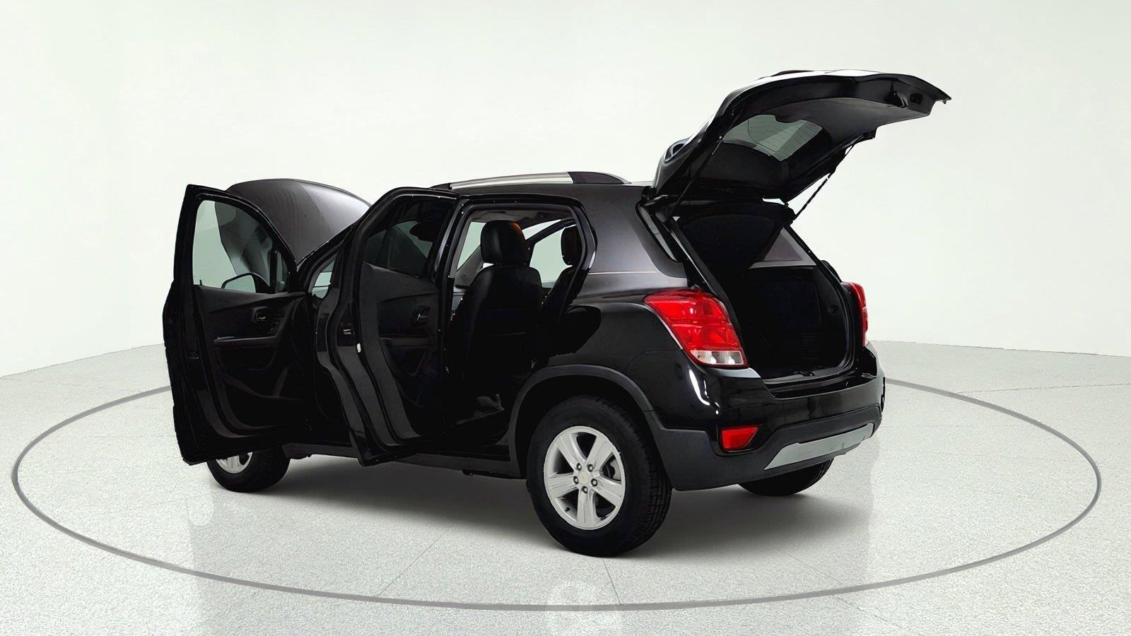 Used 2022 Chevrolet Trax LT w/ LT Convenience Package AWD/4WD image 34