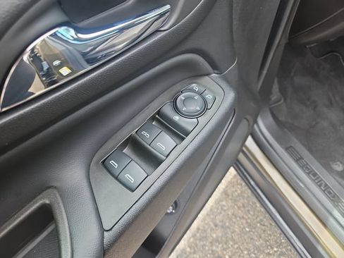 Used 2024 Chevrolet Equinox LT FWD image 11
