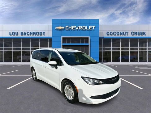 Used 2022 Chrysler Voyager LX image 1