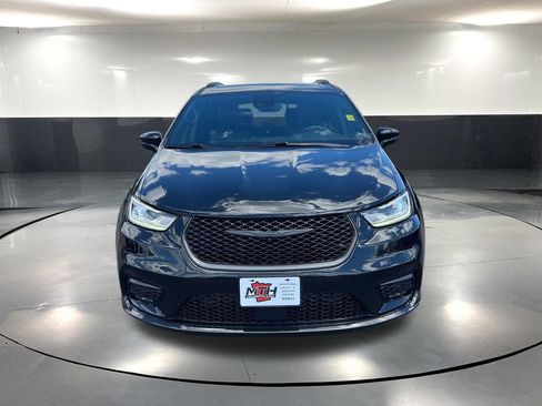 Used 2021 Chrysler Pacifica Touring-L w/ Premium & Safety Sphere Group AWD/4WD image 13