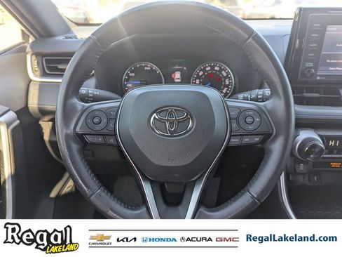 Used 2022 Toyota RAV4 SE image 11